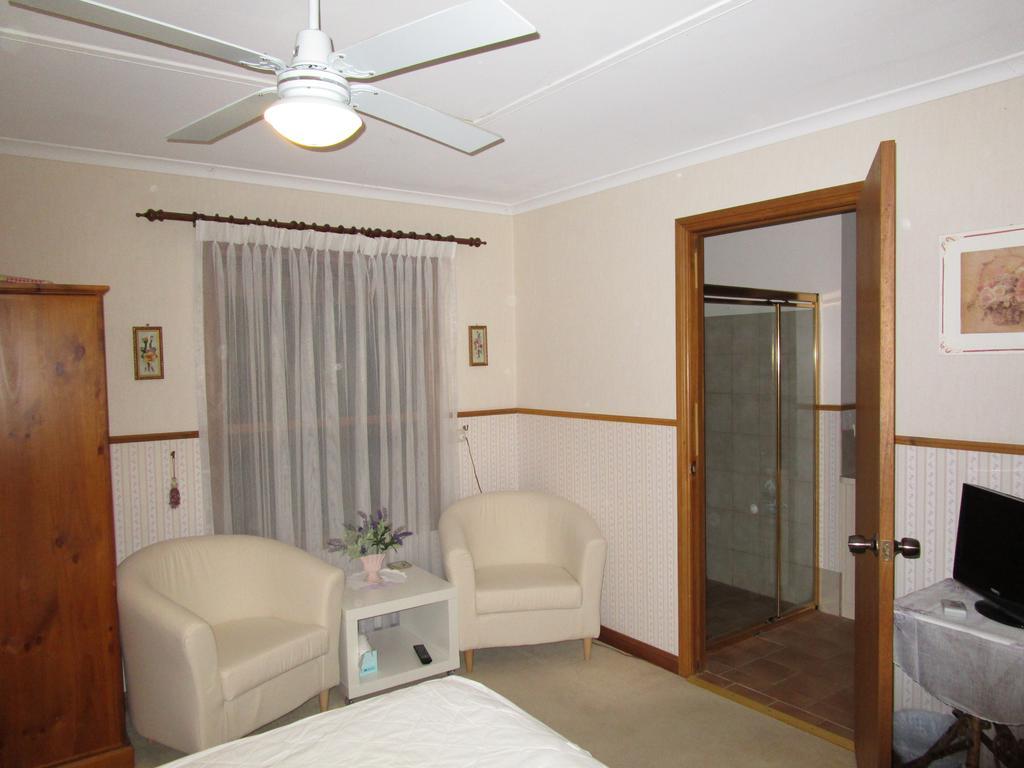 Southern Vales Bed & Breakfast Mclaren Vale Room photo